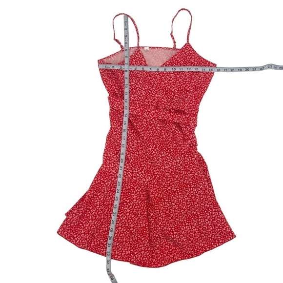 Floral Red White Pleated Sleeveless Mini Dress Size Medium Women’s - Picture 6 of 6